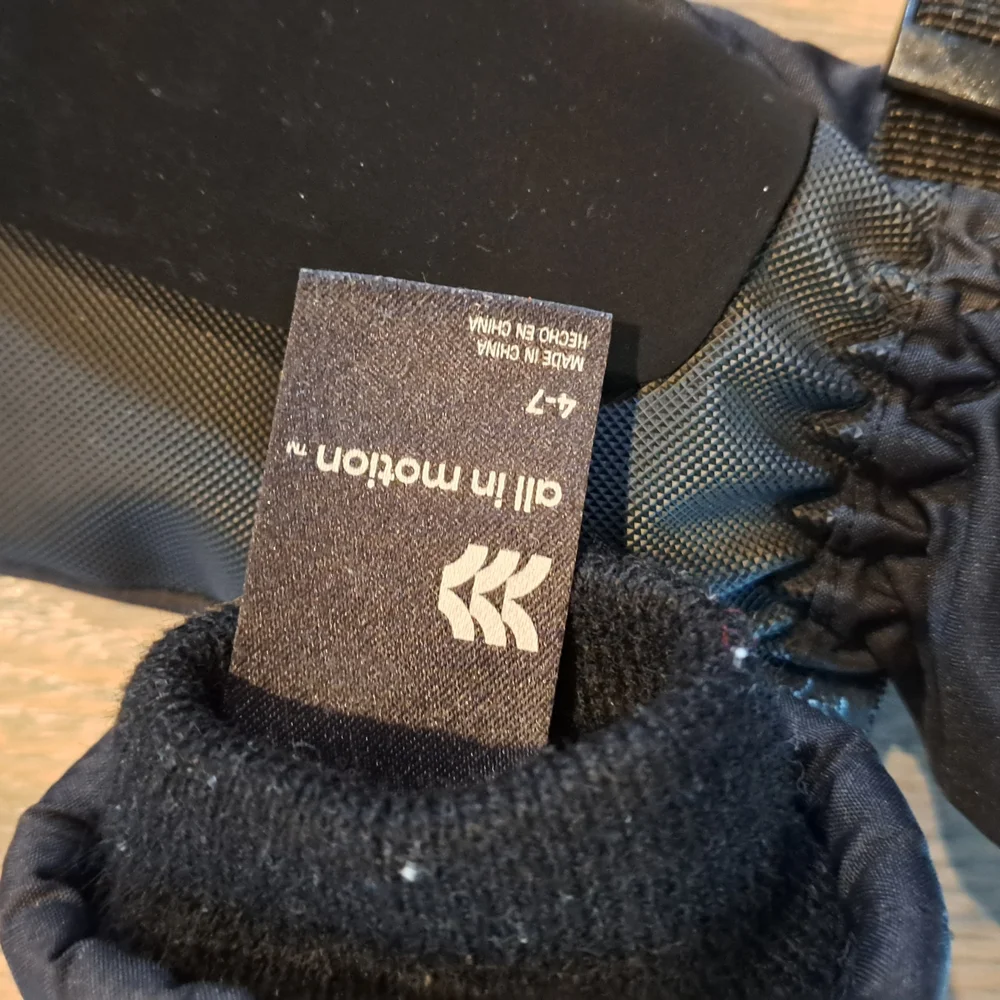 All in Motion Black Mittens with Elastic Cuffs